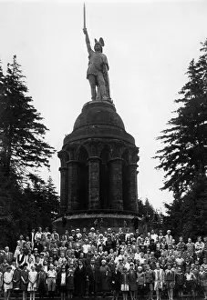 Teutoburg: The Schwarzmer'sche children's choir in front of the Hermann