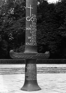 Slaves: Schwertmal in Bochum, 1935