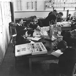 Hailsham: SCIENCE LESSON/HAILSHAM