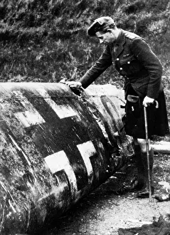 Induce: Scotsman with Rudolf Hess's crashed plane, WW2