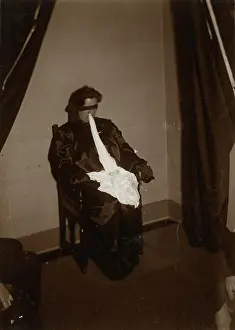 Ectoplasm: Scottish medium Helen Duncan blindfolded during a s?ance