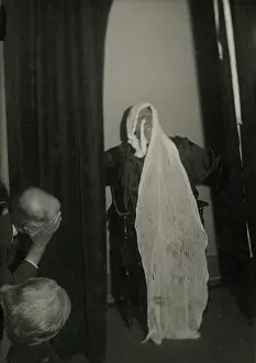 Ectoplasm: Scottish medium Helen Duncan during s?ance with ?ectoplasm?