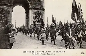 Victoire: Scottish troops take part in Victory parade in Paris - WWI