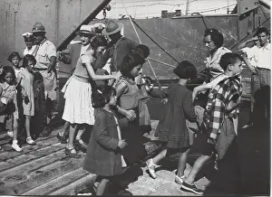 Mainland: Scouts escorting earthquake victims, Greece