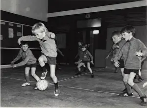 Gymnasium: Scouts playing dodgeball