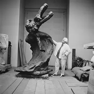 Ambrosi: The sculptor Gustinus Ambrosi