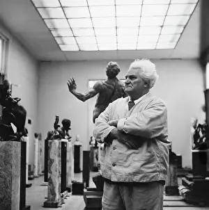 Ambrosi: The sculptor Gustinus Ambrosi
