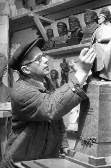Sitnikov: Sculptor M. Manizer