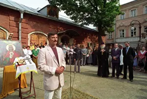 Klykov: Sculptor Vyacheslav Klykov at opening of exhibition