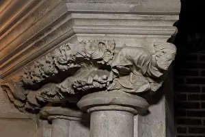 Hardi: Sculptural capitals, monumental fireplace, Chateau