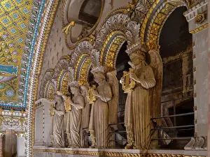 Basilique: Sculpture, Basilique Notre-Dame de Fourviere, Lyon, France