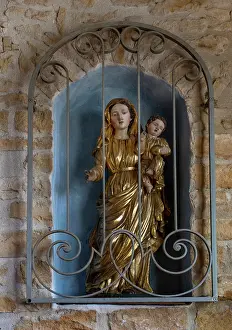 Beaujolais: Sculpture, Eglise Saint-Mathieu, Oingt, Beaujolais, France