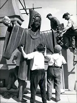 Kindl: Sculpture by Erich Hoffmann, Munich Child