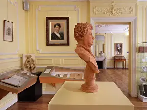 Amis: Sculpture, Musee Alexandre-Dumas, Villers-Cotterets, Picardy
