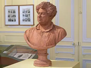 Amis: Sculpture, Musee Alexandre-Dumas, Villers-Cotterets, Picardy