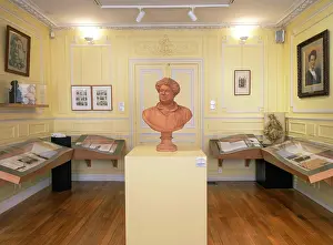 Amis: Sculpture, Musee Alexandre-Dumas, Villers-Cotterets, Picardy