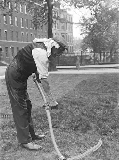 Scything: SCYTHING A LONDON SQUARE