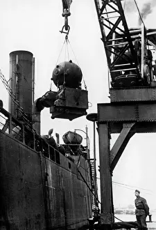 Freighter: Sea mines in a harbor, 1939-1945