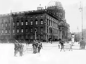 Reichswehr: Sealed government quarter during the signing