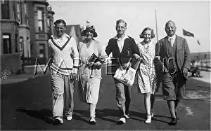 Lesley Bradshaw: SEASIDE STROLL
