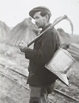 Overshoes: Seasonal workers for the reed cutting