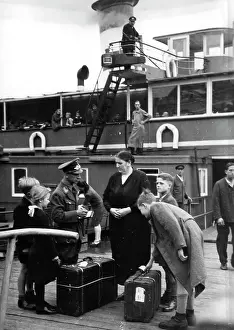 Suitcases: Second World War: People in Cologne are being rescued with a