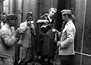 Airstrikes: Second World War: Soldiers in Cologne, 1943