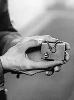 Kaiserdamm: Secret camera on a watch chain, 1898
