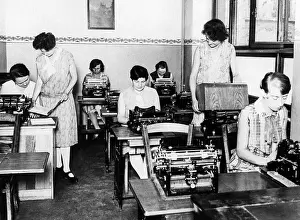 Typewriter: Secretaries in the office, 1929