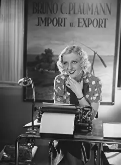 Liebe: Secretary, 1933