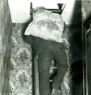 Rafters: Securing a house against air raids, WW1