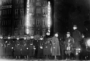 Remarque: Security agents in front of a cinema