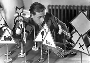 Treptow: Self-made traffic signs in a primary school, 1932