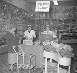 Cashier: Self-service shop - cashier