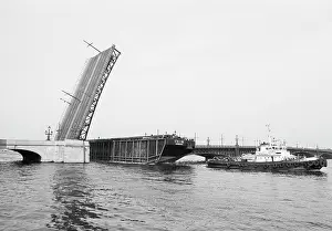 Caspian: Self-unloading barge