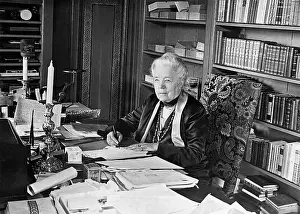 Lagerloef: Selma Lagerloef in her library, 1933
