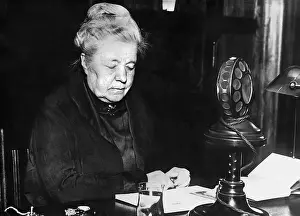 Lagerloef: Selma Lagerloef at the microphone, 1932