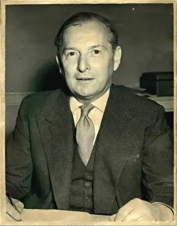 Mr.selwyn: Selwyn Lloyd, Minister of Defence