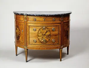 Chisel: Semicircular chest of drawers