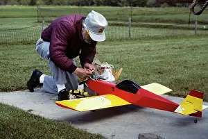 Lga001: SENIOR MAN MODEL AIRPLANE PILOT