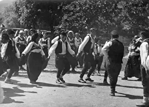 Tradional: SERBIAN FOLK DANCERS