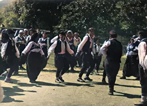 Tradional: SERBIAN FOLK DANCERS