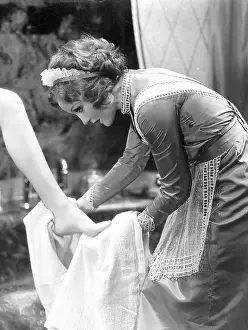 Dries: Servant girl