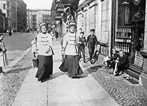 Messenger: Servant girl in Berlin, 1909