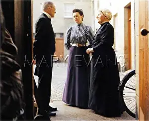 Disdain: SERVANTS TALKING