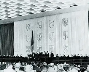 Konrad: Session of the German Parliament in 1949 addressed