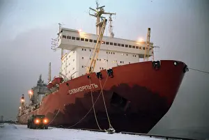 Lighter: Sevmorput nuclear-powered icebreaking LASH carrier, 1990