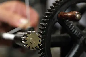 Threading: Sewing machine cog, Workshops of the Republican