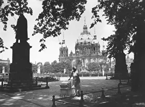Schinkel: In the shadow of the Schinkelplatz in Berlin, 1930