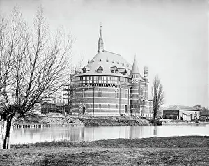 Overhanging: Shakespeare Memorial Theatre